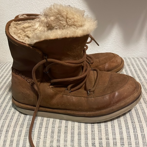 Ugg boots. - Picture 5 of 10